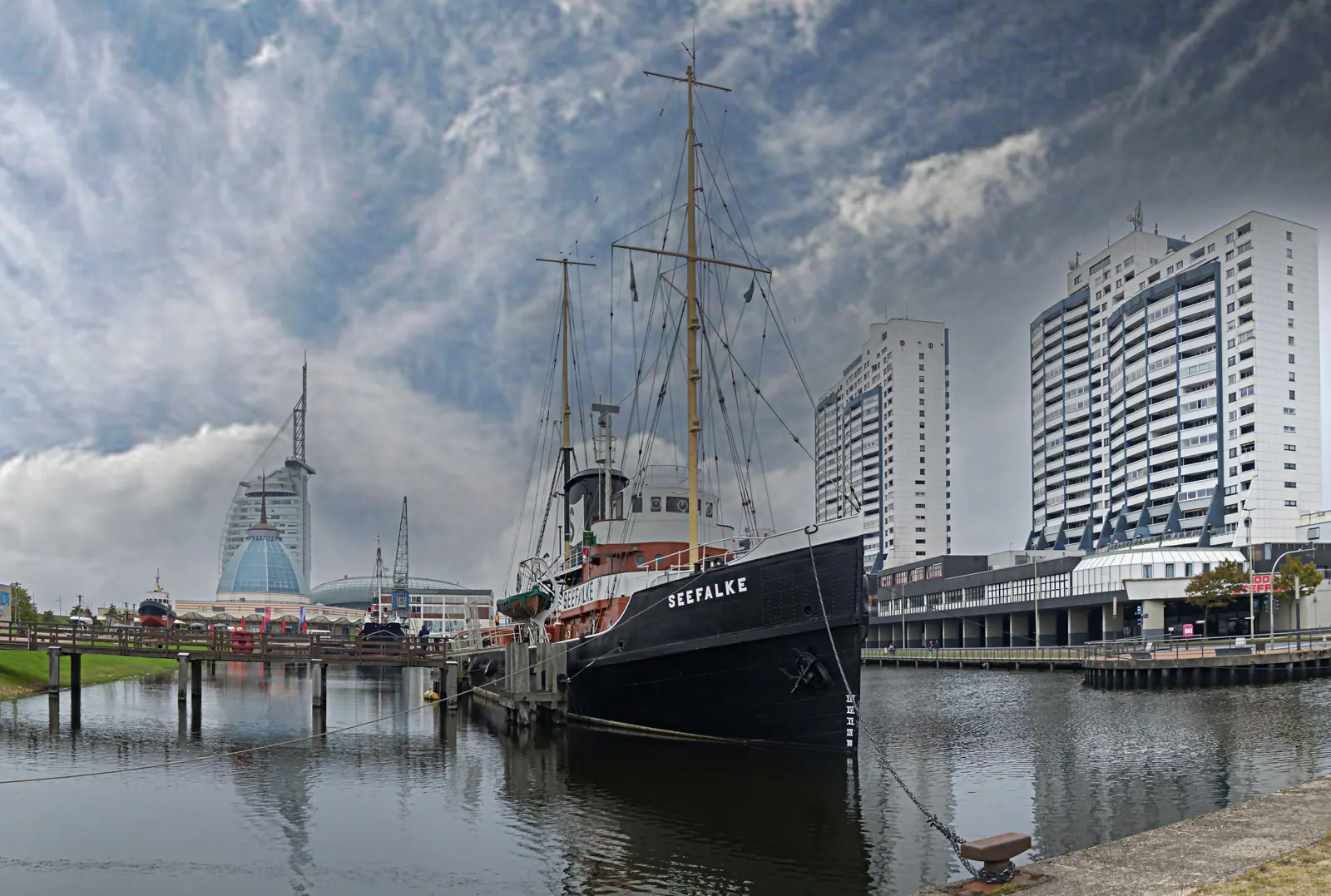 Betriebsmittelprüfung und Leiter- und Trittprüfung in Bremerhaven: Historischer Seeschlepper im Museumshafen.