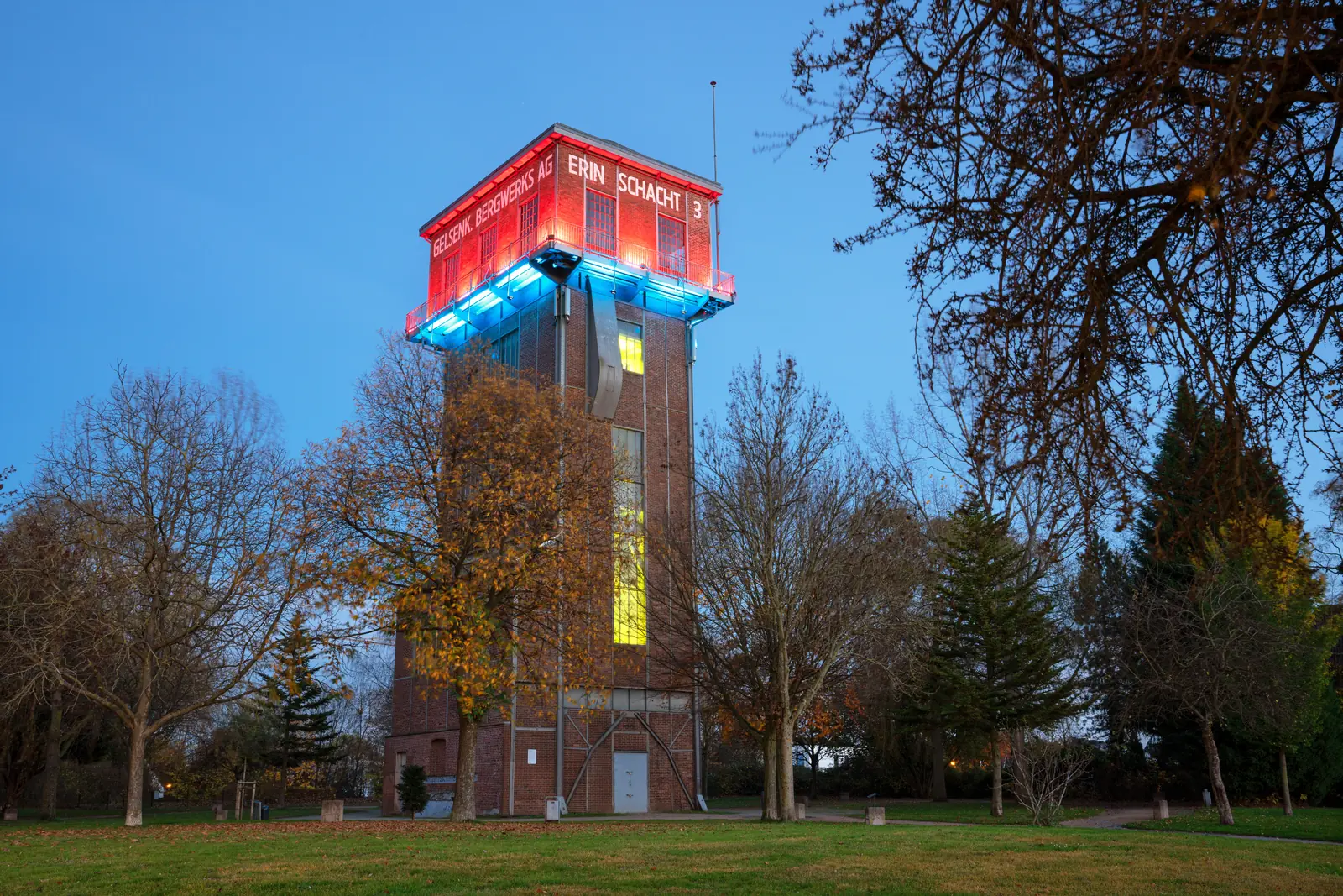 Betriebsmittelprüfung und Leiter- und Trittprüfung in Castrop-Rauxel: Leuchtschrift auf dem Malakowturm.