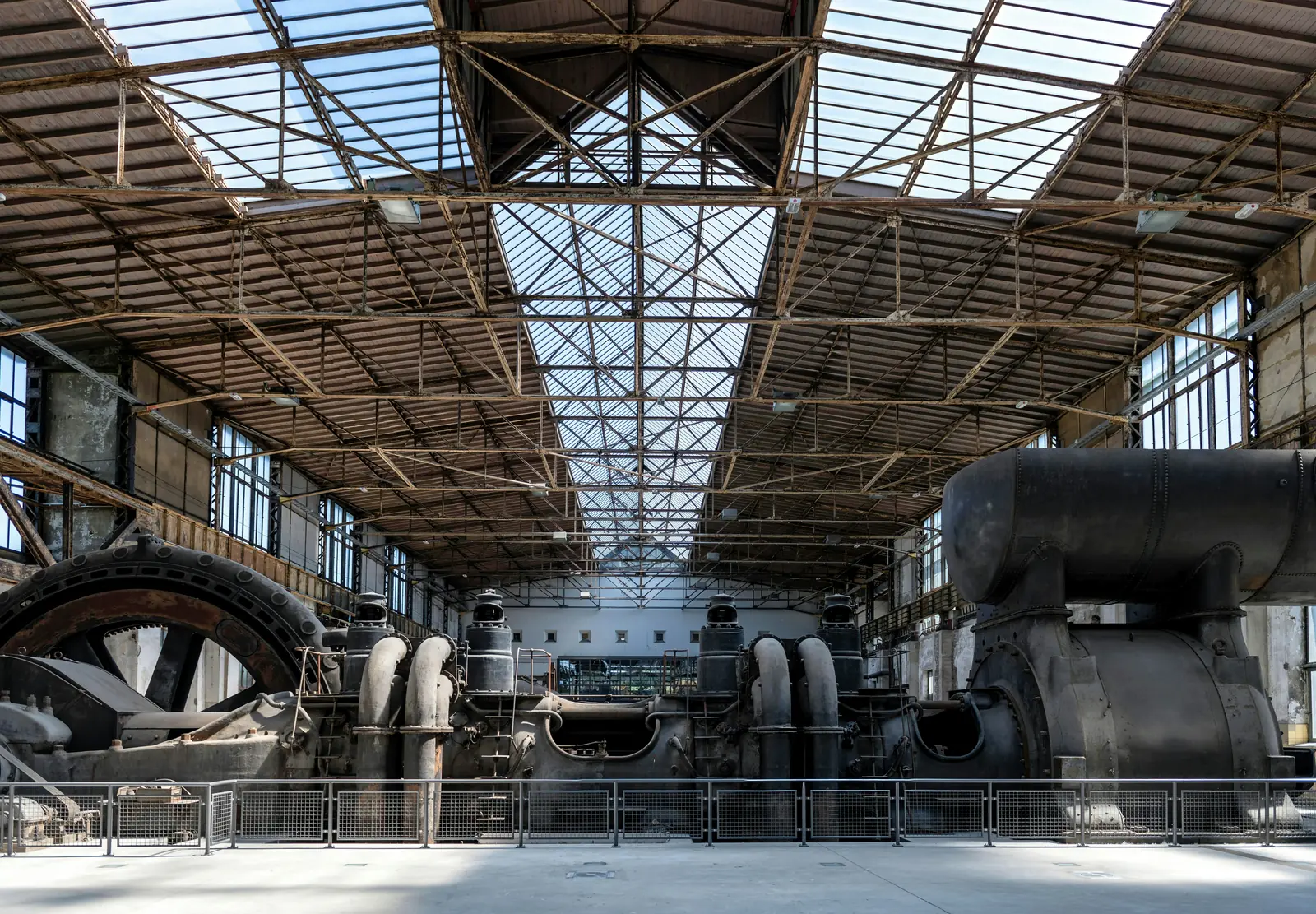 Betriebsmittelprüfung und Leiter- und Trittprüfung in Hattingen: Gebläsemaschinen in der historischen Halle.