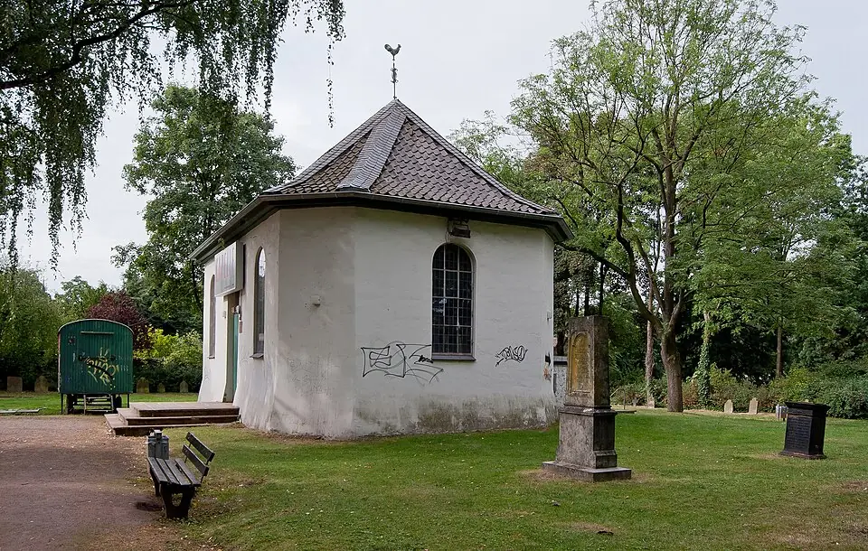 Betriebsmittelprüfung und Leiter- und Trittprüfung in Moers: Weiße Kapelle im Park.