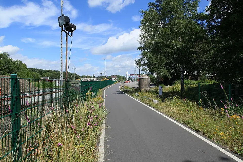 Betriebsmittelprüfung und Leiter- und Trittprüfung in Remscheid: Radweg entlang der alten Bahntrasse.